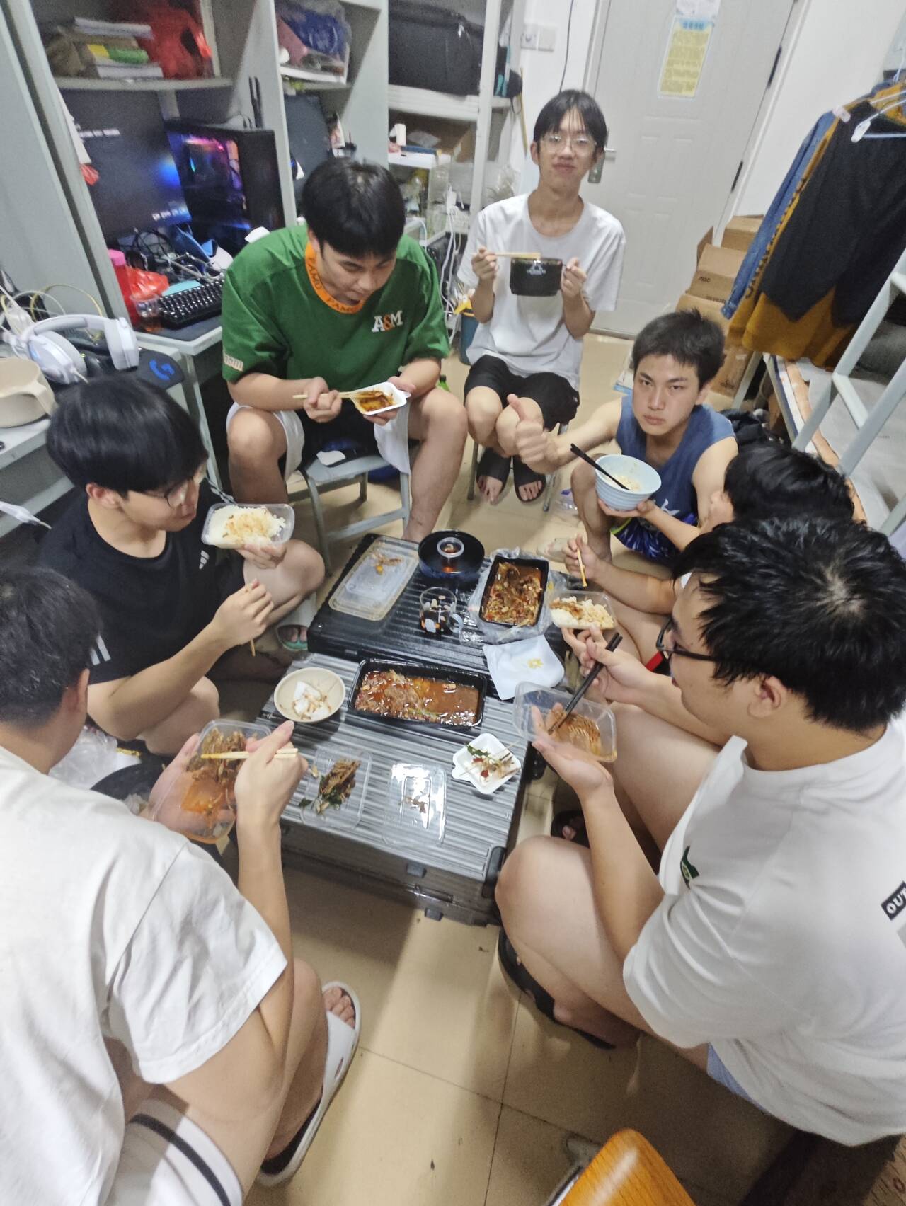 8120过生日吃烤鱼