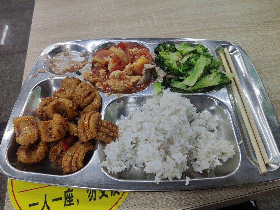 第一次在一食堂吃饭